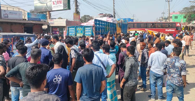 জামালপুরে শ্রমিকদের সঙ্গে বৈষম্যবিরোধী ছাত্রদের ধাওয়া-পাল্টাধাওয়া